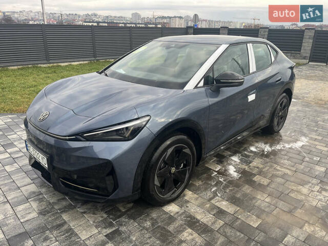 Синий Фольксваген ID. Unyx, объемом двигателя 0 л и пробегом 1 тыс. км за 29500 $, фото 1 на Automoto.ua