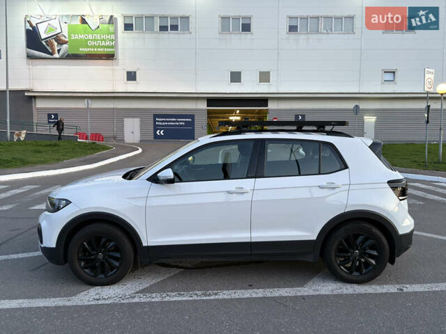 Белый Фольксваген T-Cross, объемом двигателя 1 л и пробегом 84 тыс. км за 22850 $, фото 1 на Automoto.ua