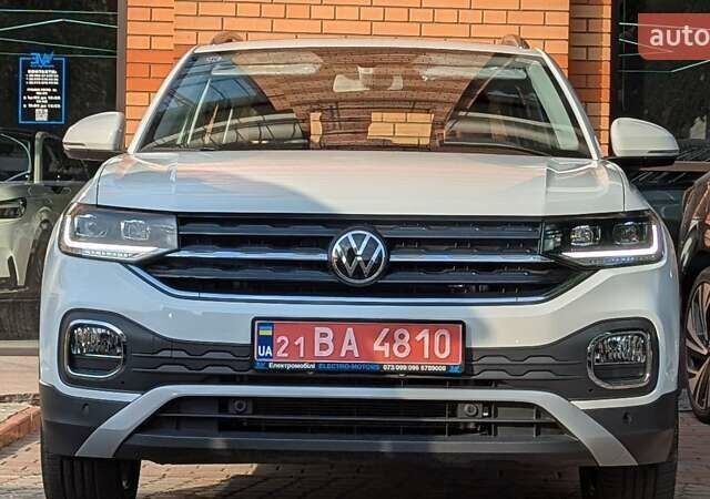 Белый Фольксваген T-Cross, объемом двигателя 1.2 л и пробегом 1 тыс. км за 21999 $, фото 1 на Automoto.ua