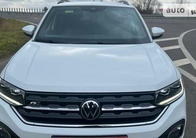 Фольксваген T-Cross, объемом двигателя 1.5 л и пробегом 8 тыс. км за 31999 $, фото 1 на Automoto.ua