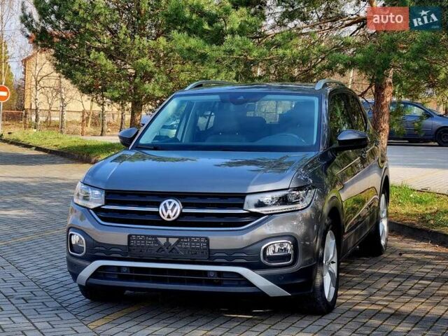 Серый Фольксваген T-Cross, объемом двигателя 1.6 л и пробегом 115 тыс. км за 23499 $, фото 1 на Automoto.ua