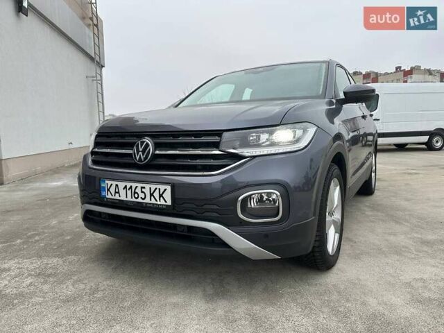 Серый Фольксваген T-Cross, объемом двигателя 1 л и пробегом 27 тыс. км за 20500 $, фото 1 на Automoto.ua
