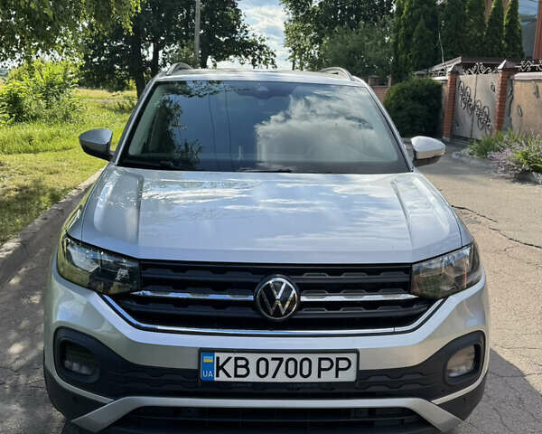 Серый Фольксваген T-Cross, объемом двигателя 1 л и пробегом 43 тыс. км за 23100 $, фото 1 на Automoto.ua