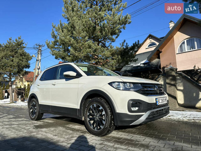Серый Фольксваген T-Cross, объемом двигателя 1 л и пробегом 24 тыс. км за 24500 $, фото 1 на Automoto.ua