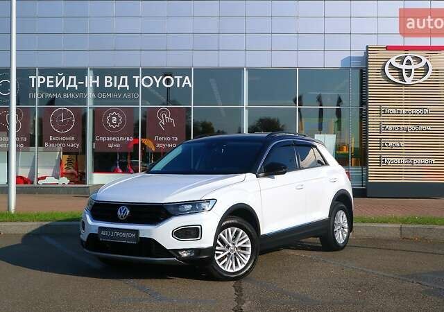 Белый Фольксваген Ти-Рок, объемом двигателя 1.5 л и пробегом 119 тыс. км за 20699 $, фото 1 на Automoto.ua