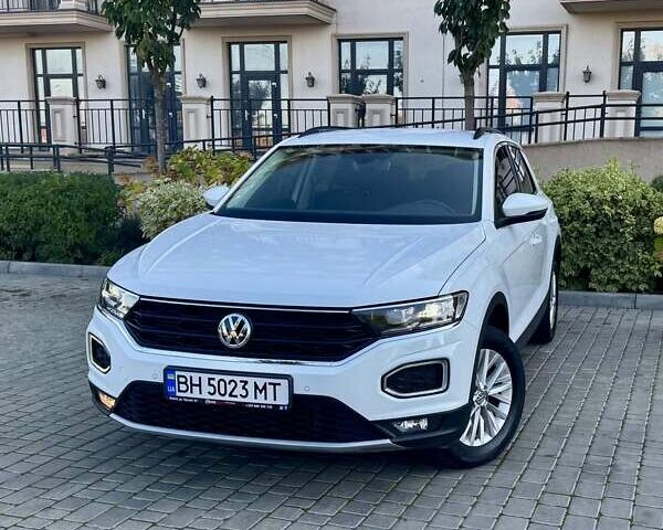 Фольксваген Ти-Рок 2019 в Одессе на Automoto.ua Белый Фольксваген Ти-Рок, объемом двигателя 1.5 л и пробегом 71 тыс. км за 19999 $, фото 1 на Automoto.ua