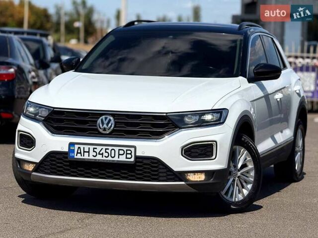 Белый Фольксваген Ти-Рок, объемом двигателя 1.5 л и пробегом 101 тыс. км за 21000 $, фото 1 на Automoto.ua