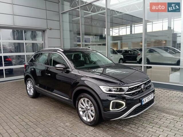 Черный Фольксваген Ти-Рок, объемом двигателя 1.4 л и пробегом 11 тыс. км за 30200 $, фото 1 на Automoto.ua