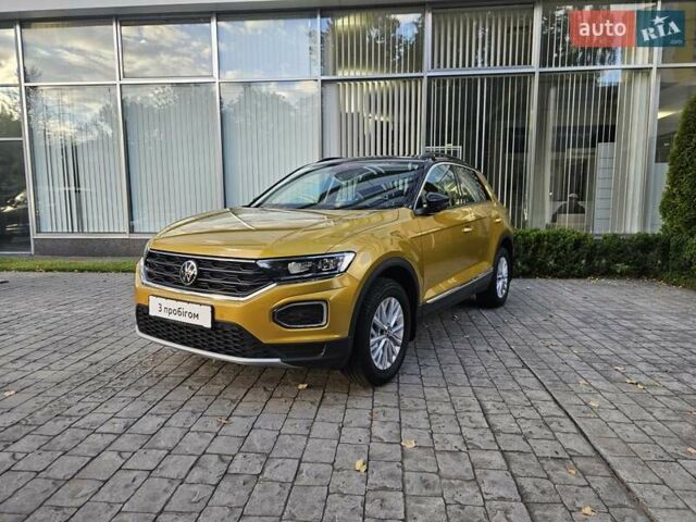 Жовтий Фольксваген Ті-Рок, об'ємом двигуна 1.5 л та пробігом 65 тис. км за 23490 $, фото 1 на Automoto.ua