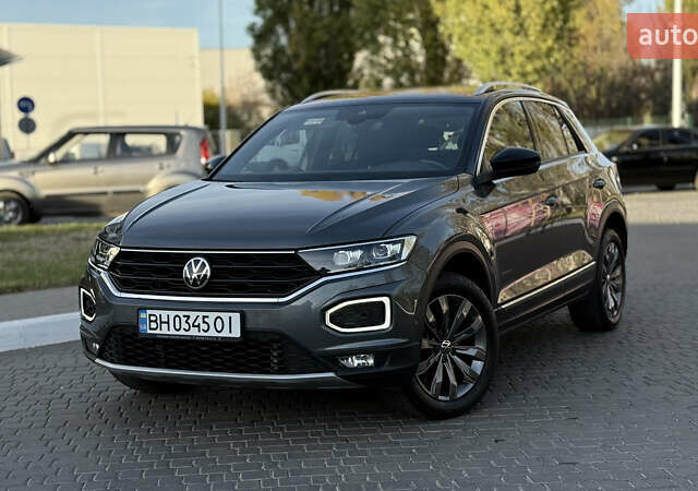 Серый Фольксваген Ти-Рок, объемом двигателя 1.5 л и пробегом 60 тыс. км за 25900 $, фото 1 на Automoto.ua