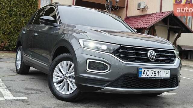 Серый Фольксваген Ти-Рок, объемом двигателя 1.5 л и пробегом 49 тыс. км за 22400 $, фото 1 на Automoto.ua