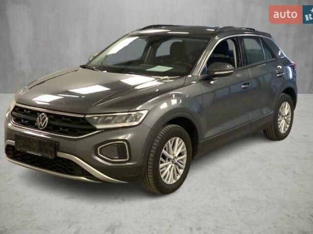 Серый Фольксваген Ти-Рок, объемом двигателя 2 л и пробегом 170 тыс. км за 21999 $, фото 1 на Automoto.ua