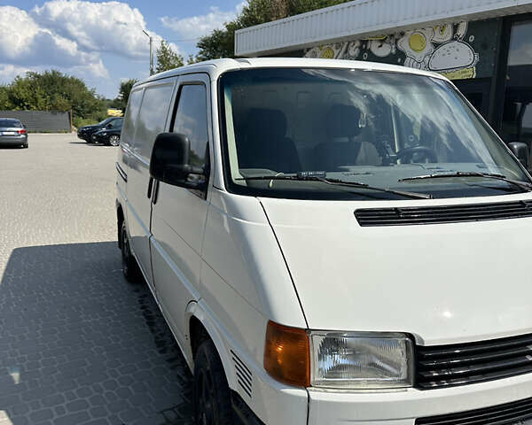 Білий Фольксваген Transporter, об'ємом двигуна 2.5 л та пробігом 410 тис. км за 5000 $, фото 1 на Automoto.ua
