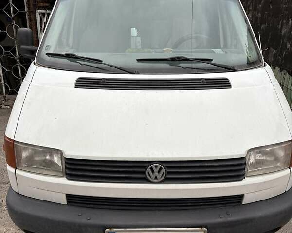 Белый Фольксваген Transporter, объемом двигателя 2.4 л и пробегом 460 тыс. км за 5300 $, фото 1 на Automoto.ua
