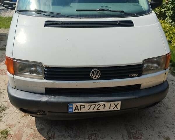 Белый Фольксваген Transporter, объемом двигателя 2.5 л и пробегом 361 тыс. км за 4200 $, фото 1 на Automoto.ua