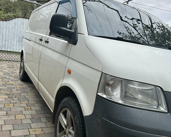 Білий Фольксваген Transporter, об'ємом двигуна 2.5 л та пробігом 345 тис. км за 5300 $, фото 1 на Automoto.ua