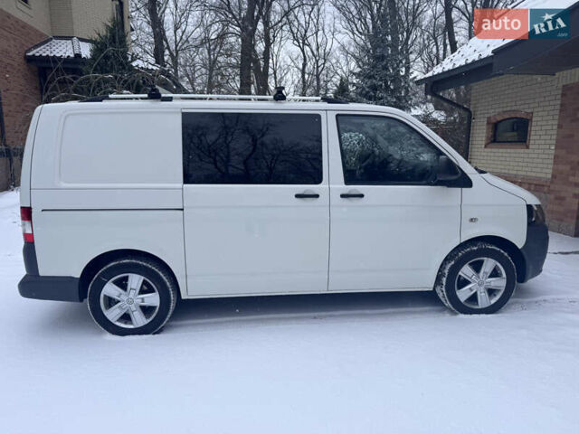 Білий Фольксваген Transporter, об'ємом двигуна 1.97 л та пробігом 317 тис. км за 12000 $, фото 1 на Automoto.ua