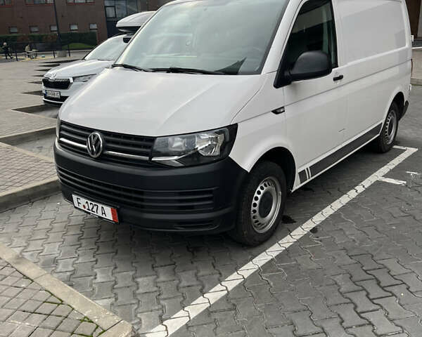 Белый Фольксваген Transporter, объемом двигателя 1.97 л и пробегом 384 тыс. км за 19999 $, фото 1 на Automoto.ua