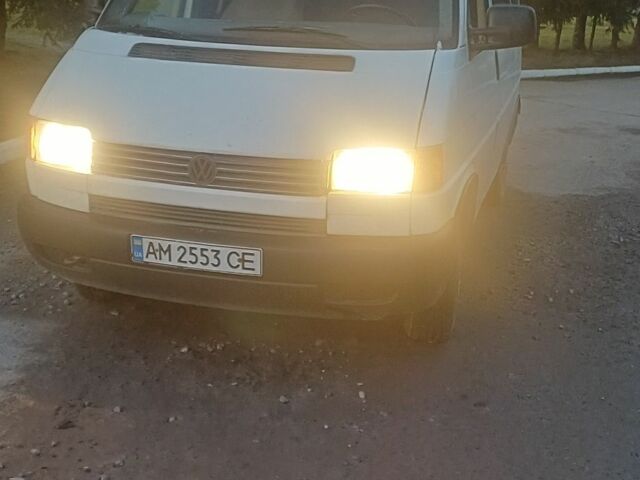 Белый Фольксваген Transporter, объемом двигателя 2.4 л и пробегом 278 тыс. км за 2550 $, фото 1 на Automoto.ua