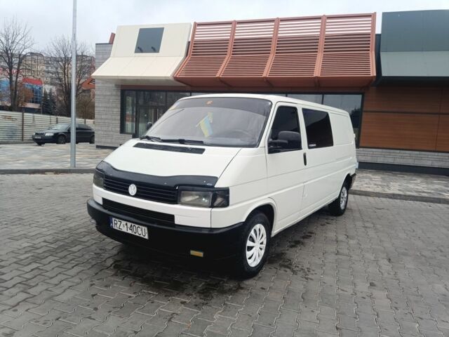 Белый Фольксваген Transporter, объемом двигателя 1.9 л и пробегом 300 тыс. км за 2650 $, фото 1 на Automoto.ua