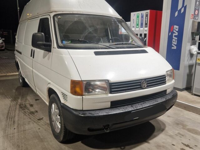 Білий Фольксваген Transporter, об'ємом двигуна 2.4 л та пробігом 300 тис. км за 2800 $, фото 1 на Automoto.ua