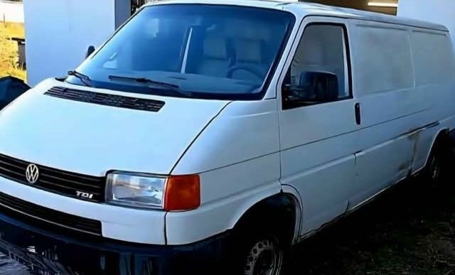 Белый Фольксваген Transporter, объемом двигателя 0 л и пробегом 330 тыс. км за 4000 $, фото 1 на Automoto.ua