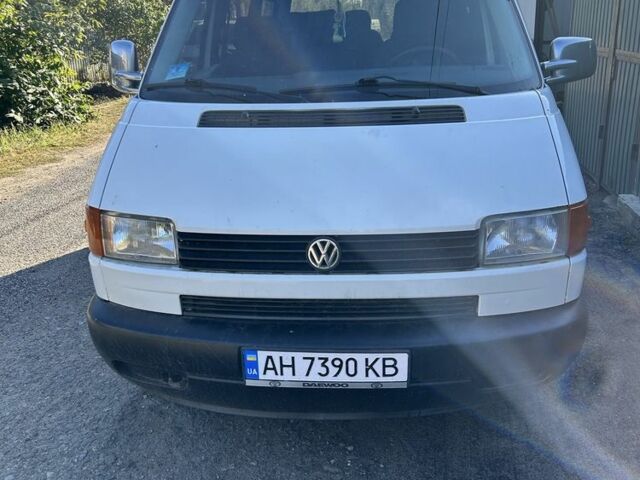 Білий Фольксваген Transporter, об'ємом двигуна 2.4 л та пробігом 300 тис. км за 5000 $, фото 1 на Automoto.ua