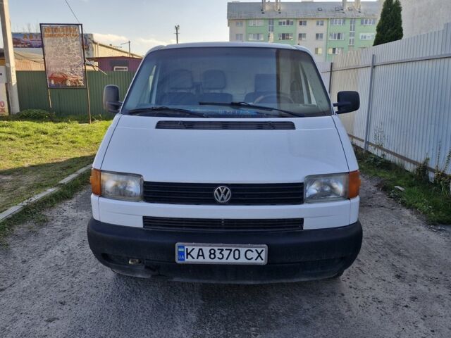 Белый Фольксваген Transporter, объемом двигателя 2.5 л и пробегом 432 тыс. км за 3800 $, фото 1 на Automoto.ua