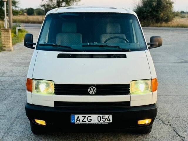 Білий Фольксваген Transporter, об'ємом двигуна 1.9 л та пробігом 300 тис. км за 3200 $, фото 1 на Automoto.ua