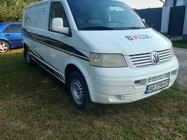 Білий Фольксваген Transporter, об'ємом двигуна 2.5 л та пробігом 300 тис. км за 5500 $, фото 1 на Automoto.ua