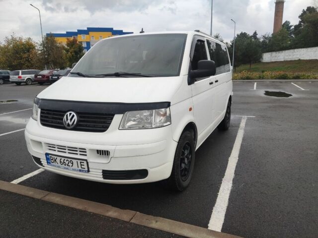 Білий Фольксваген Transporter, об'ємом двигуна 2.5 л та пробігом 280 тис. км за 7850 $, фото 1 на Automoto.ua