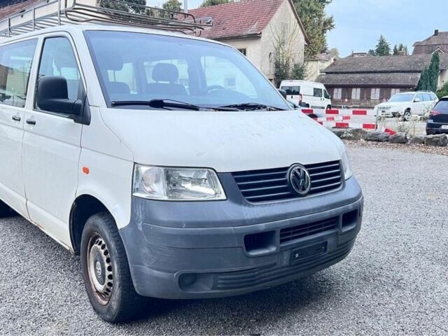 Белый Фольксваген Transporter, объемом двигателя 2.5 л и пробегом 300 тыс. км за 6495 $, фото 1 на Automoto.ua