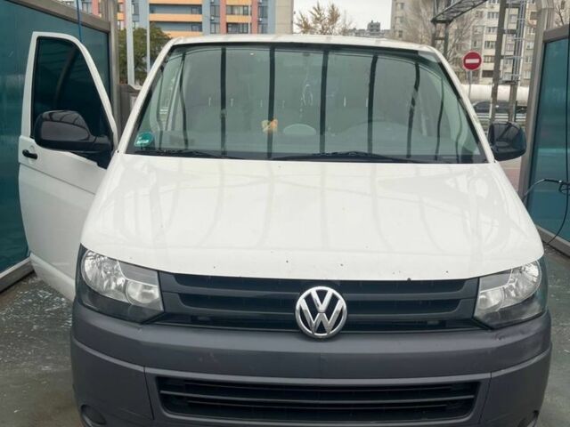 Белый Фольксваген Transporter, объемом двигателя 2 л и пробегом 330 тыс. км за 8500 $, фото 1 на Automoto.ua