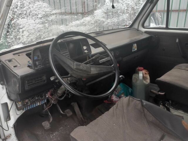 Білий Фольксваген Transporter, об'ємом двигуна 1.6 л та пробігом 250 тис. км за 1400 $, фото 1 на Automoto.ua