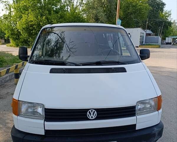 Белый Фольксваген Transporter, объемом двигателя 2.4 л и пробегом 474 тыс. км за 3500 $, фото 1 на Automoto.ua