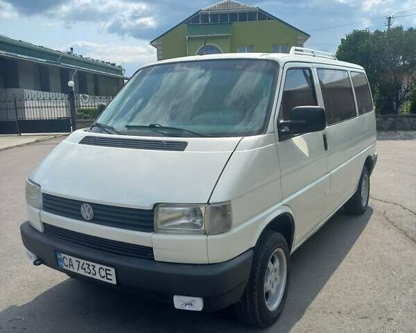 Белый Фольксваген Transporter, объемом двигателя 2.37 л и пробегом 480 тыс. км за 5600 $, фото 1 на Automoto.ua