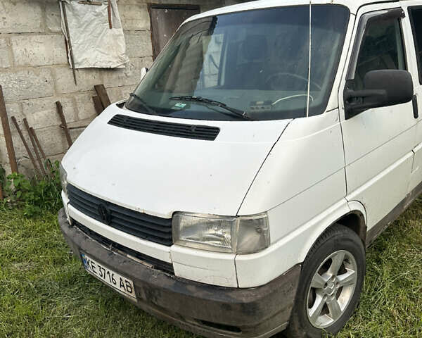 Белый Фольксваген Transporter, объемом двигателя 2.4 л и пробегом 500 тыс. км за 3600 $, фото 1 на Automoto.ua