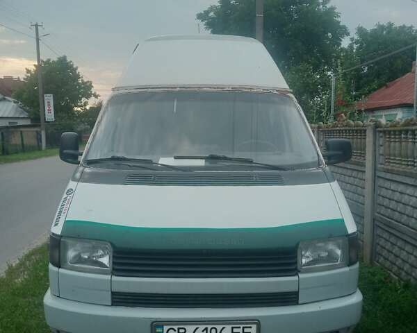 Білий Фольксваген Transporter, об'ємом двигуна 2.4 л та пробігом 700 тис. км за 3800 $, фото 1 на Automoto.ua