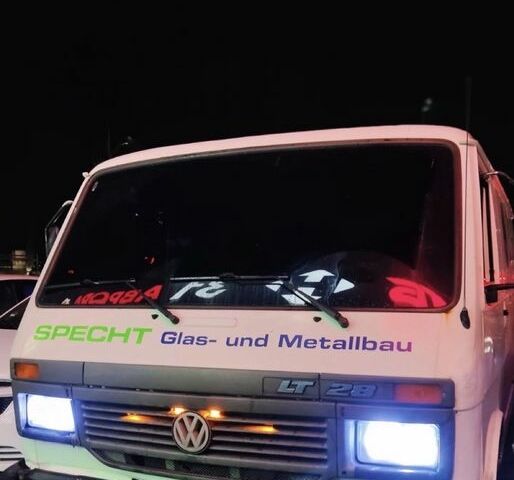 Білий Фольксваген Transporter, об'ємом двигуна 2.4 л та пробігом 250 тис. км за 1400 $, фото 1 на Automoto.ua