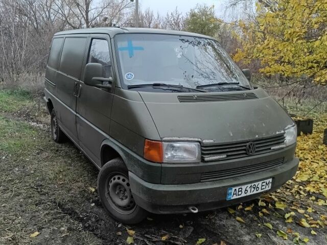 Белый Фольксваген Transporter, объемом двигателя 2.4 л и пробегом 413 тыс. км за 2800 $, фото 1 на Automoto.ua