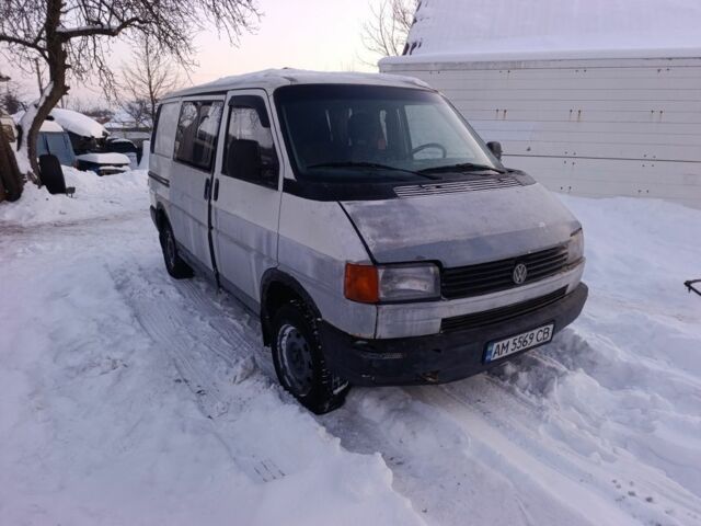 Білий Фольксваген Transporter, об'ємом двигуна 2.4 л та пробігом 400 тис. км за 2200 $, фото 1 на Automoto.ua