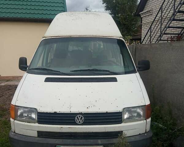 Білий Фольксваген Transporter, об'ємом двигуна 2.4 л та пробігом 399 тис. км за 3700 $, фото 1 на Automoto.ua