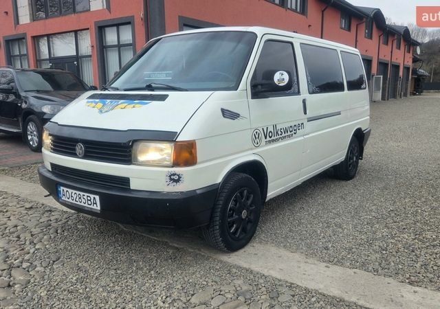 Білий Фольксваген Transporter, об'ємом двигуна 2.4 л та пробігом 332 тис. км за 3850 $, фото 1 на Automoto.ua