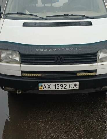 Белый Фольксваген Transporter, объемом двигателя 1.9 л и пробегом 300 тыс. км за 2999 $, фото 1 на Automoto.ua