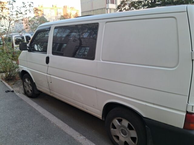 Белый Фольксваген Transporter, объемом двигателя 2.5 л и пробегом 380 тыс. км за 4792 $, фото 1 на Automoto.ua