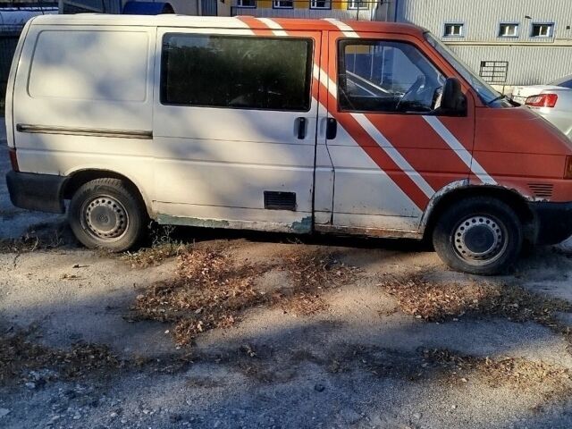 Білий Фольксваген Transporter, об'ємом двигуна 1.9 л та пробігом 400 тис. км за 2800 $, фото 1 на Automoto.ua