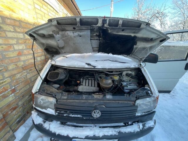 Белый Фольксваген Transporter, объемом двигателя 2.4 л и пробегом 409 тыс. км за 4200 $, фото 1 на Automoto.ua