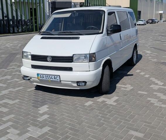 Білий Фольксваген Transporter, об'ємом двигуна 2.5 л та пробігом 600 тис. км за 4488 $, фото 1 на Automoto.ua