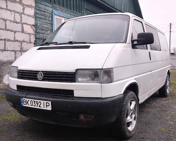 Белый Фольксваген Transporter, объемом двигателя 1.9 л и пробегом 300 тыс. км за 5000 $, фото 1 на Automoto.ua