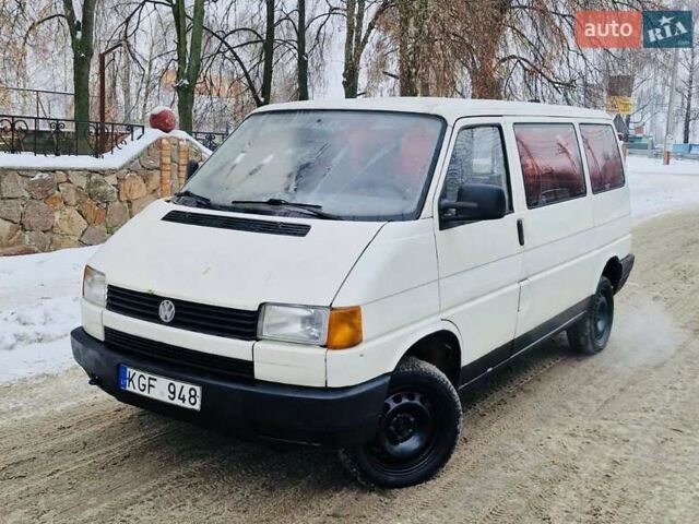 Білий Фольксваген Transporter, об'ємом двигуна 2.4 л та пробігом 251 тис. км за 2100 $, фото 1 на Automoto.ua